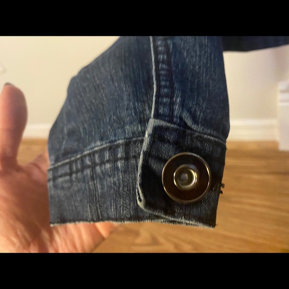 Blue jeans jacket with embroidered pockets - Picture 3 of 4